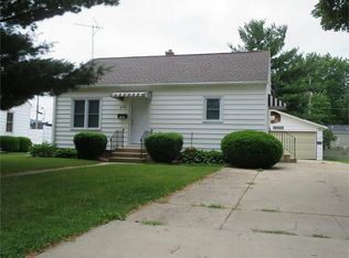 876 Maxwell St, Waterloo, IA 50701