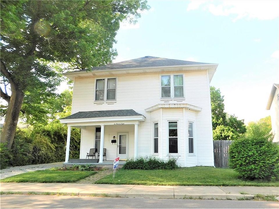 1st image of 208 E 1st St