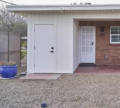 2542 E Seneca St — Photo 14