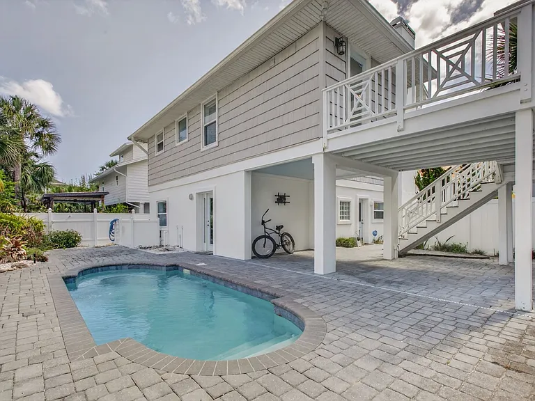 1766 Beach Ave — Photo 54