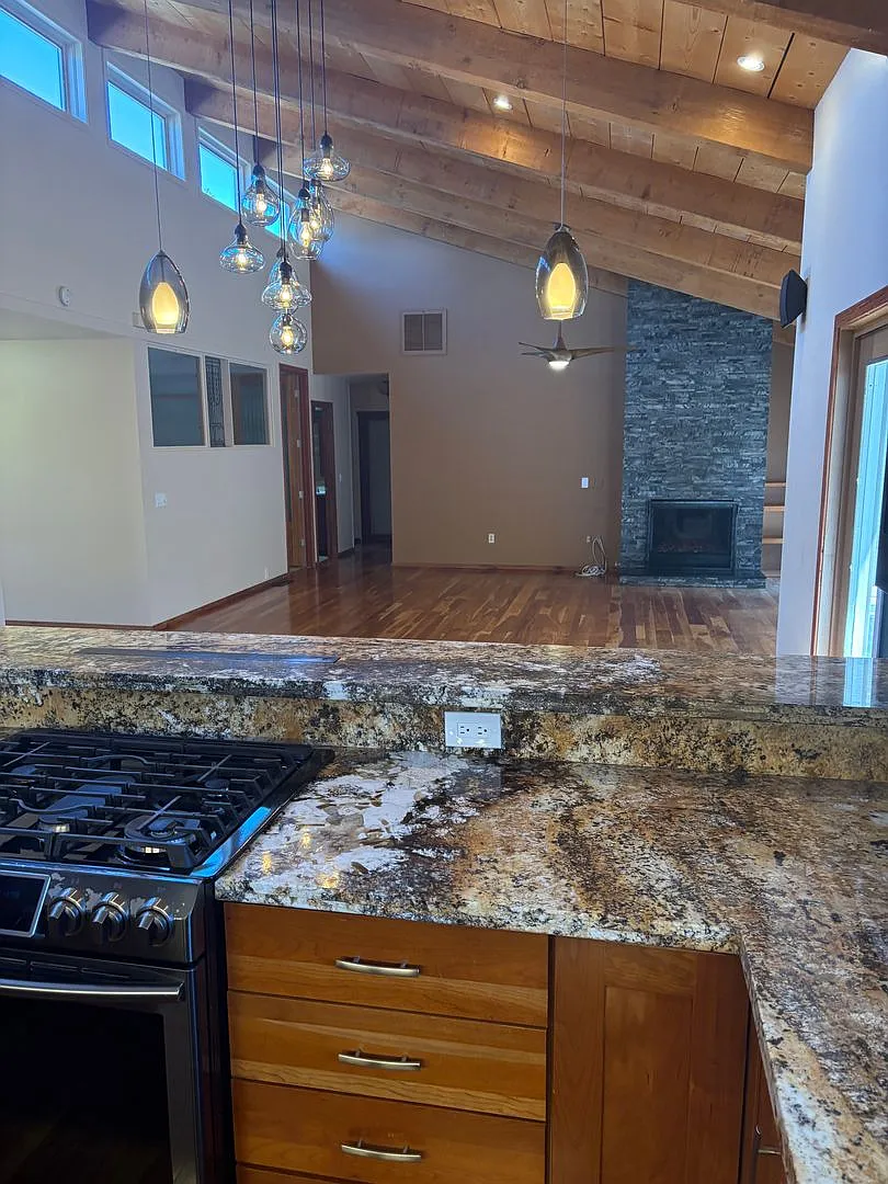 Unfurnished, 1-year long-term rental, Procure Only Summer Special: $1000 Off 1st month rent with ... — Photo 4