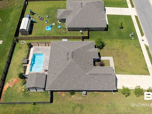 4th image of 23260 Ridgewood Dr