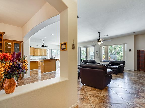 5th image of 2401 E Bellerive Pl