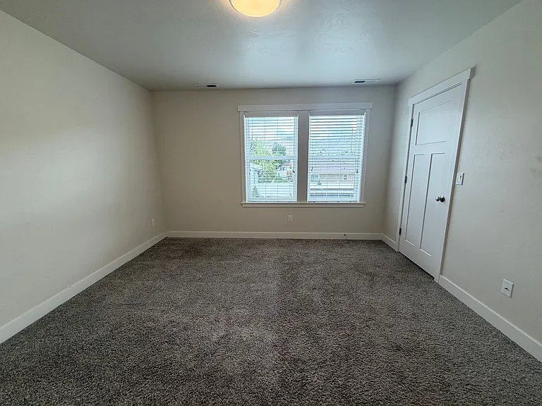 915 N Western Ave — Photo 14