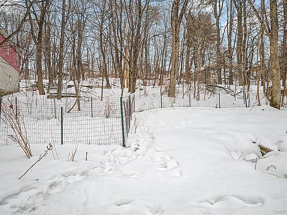 4th image of 2 Station Hill Road #4