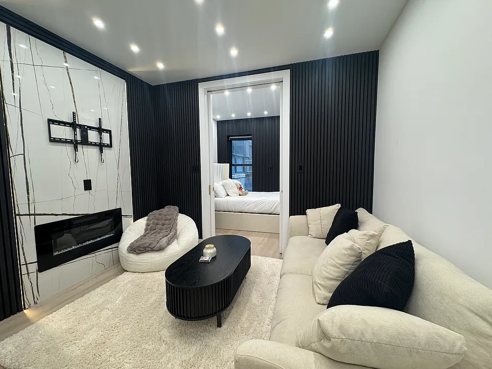 26 Vandam St #2R