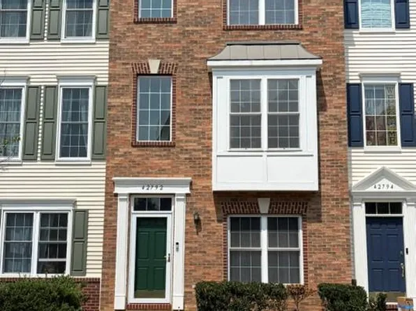 42792 Sykes Ter, Chantilly, VA 20152