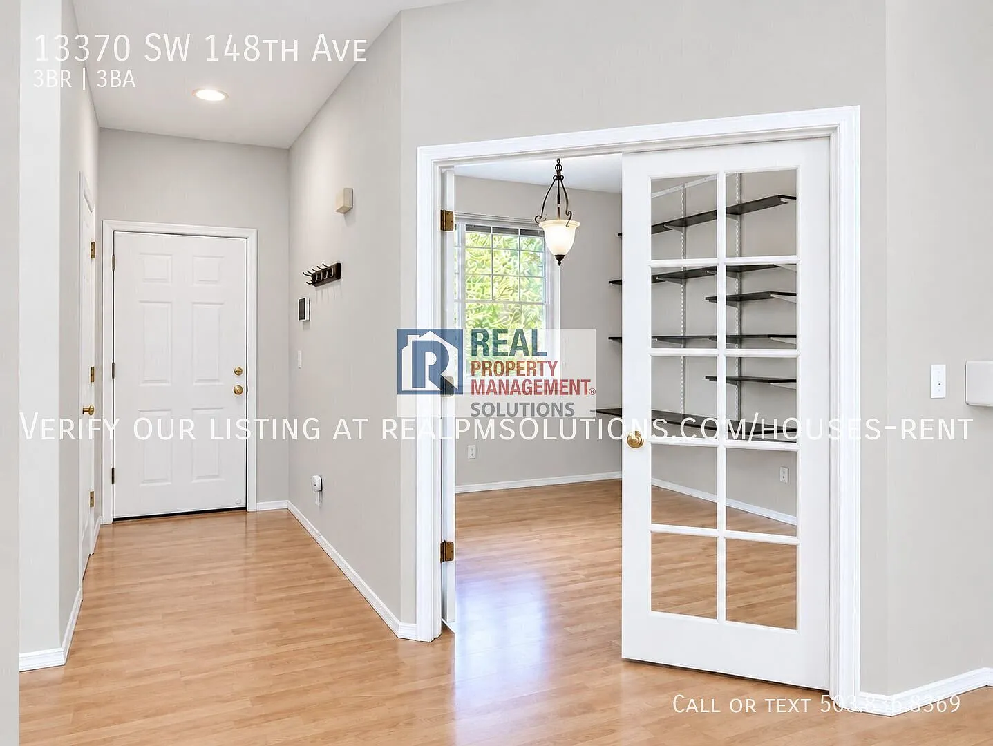 Spacious End-Unit Townhome with Wooded Views, Two-Car Garage & Bonus Room — Photo 3