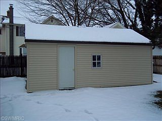 5th image of 402 E Congress St
