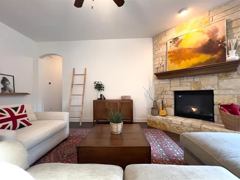 300 Grafton Ln — Photo 4