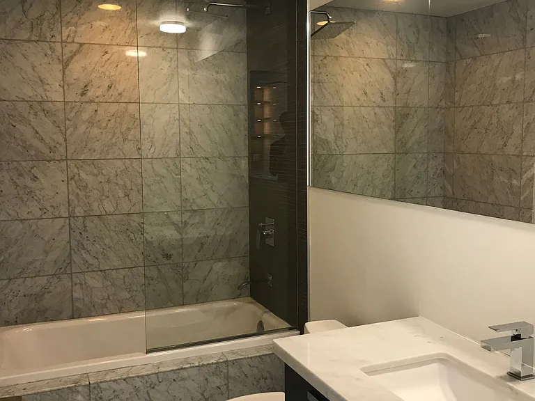 32 Davenport Rd #1001 — Photo 6