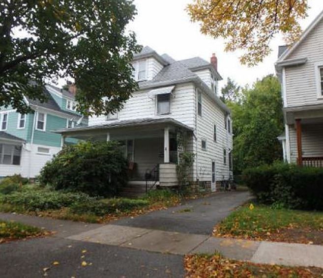 2nd image of 426 Sawyer St