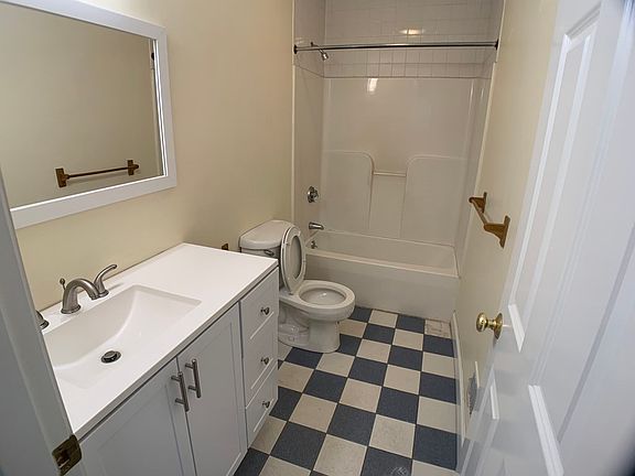 3rd image of 30 Ebbett Ave #30
