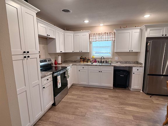 3rd image of 816 E 7th St