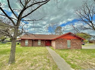 511 High Meadow Dr, Pleasanton, TX 78064
