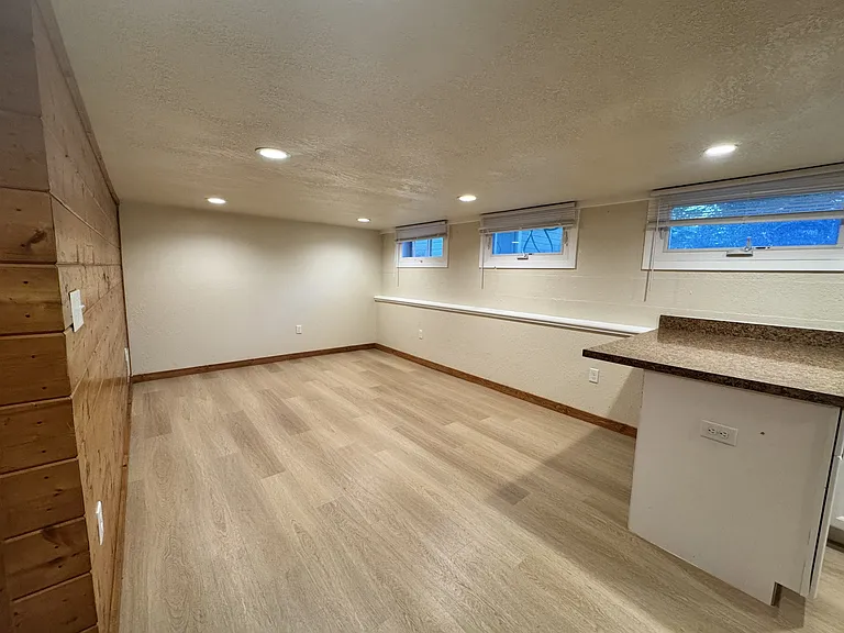 516 W Olive St #F — Photo 8