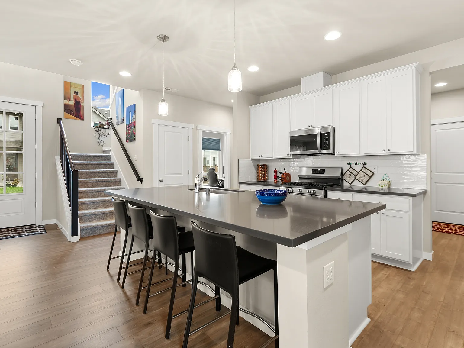 5 bed, 2724 sqft, $3,900 — Photo 4