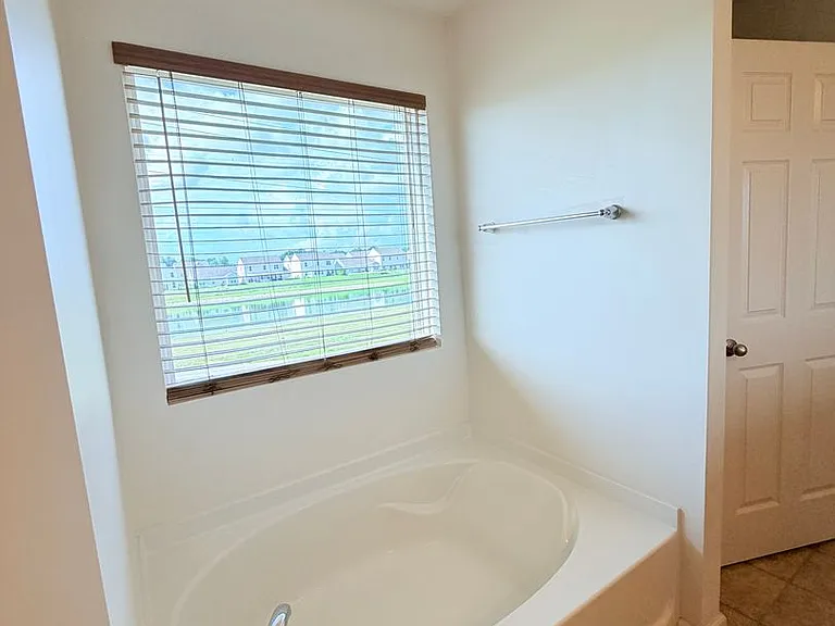 2513 Shadow Bend Dr — Photo 16