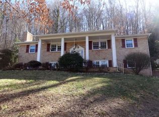 1237 Eastbrook Dr, Kingsport, TN 37663