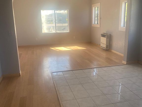 3rd image of 733 W 42nd St