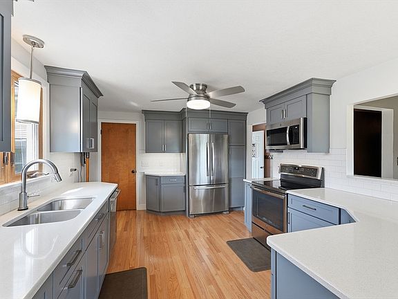 5th image of 421 Holyoke St
