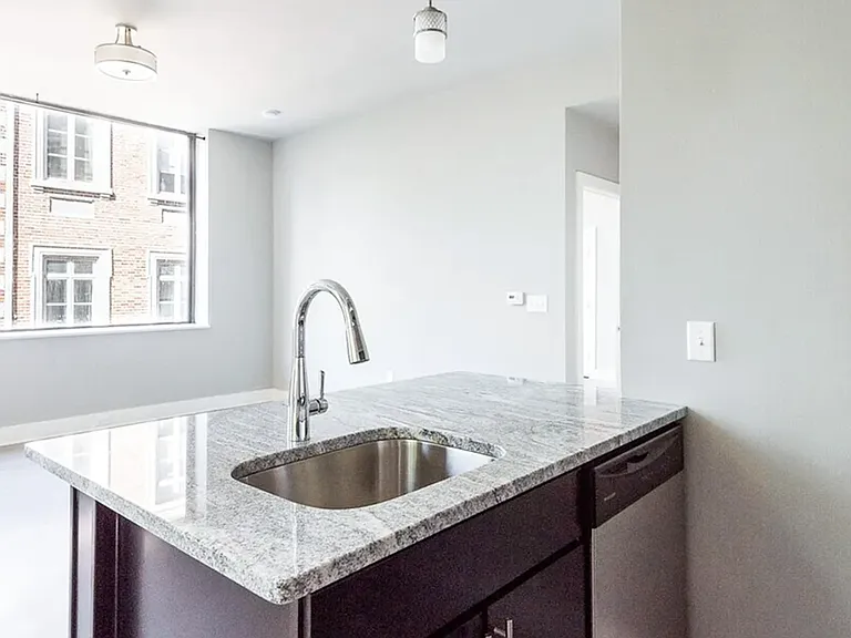 421 E Franklin St #3A — Photo 4