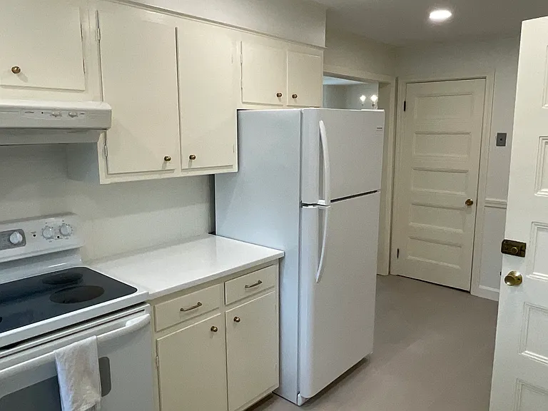 84 Humphrey St #1R — Photo 15