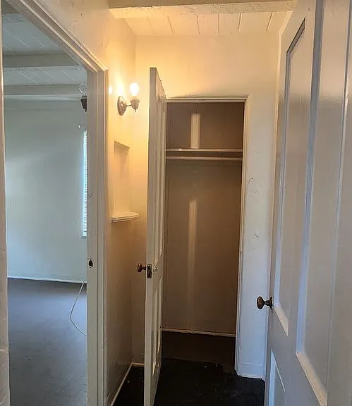 1550 N Arrowhead Ave — Photo 5