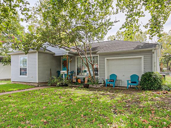 2nd image of 832 Lilac Dr