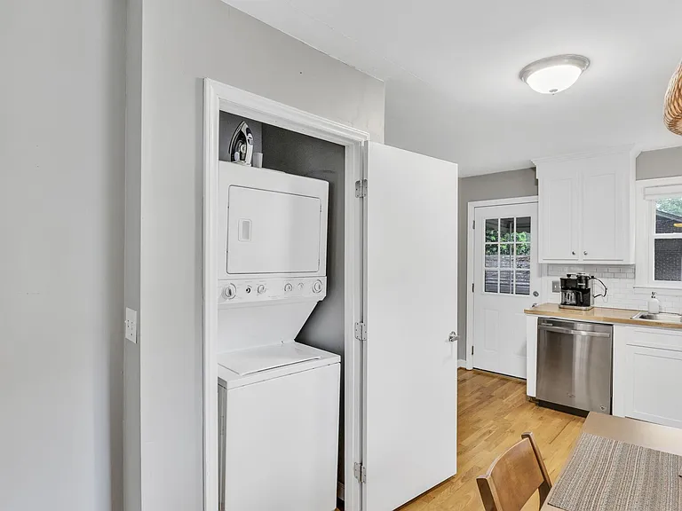 10 Eastwood Ct — Photo 10