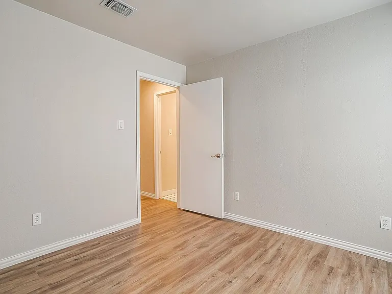 5947 Chimney Wood Cir — Photo 37