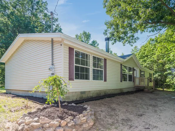 13204 County Road 215, Grand Junction, MI 49056