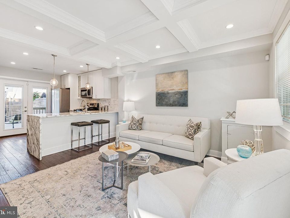 1st image of 2004 E St NE