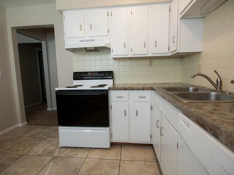 1500 Hancock Dr — Photo 7