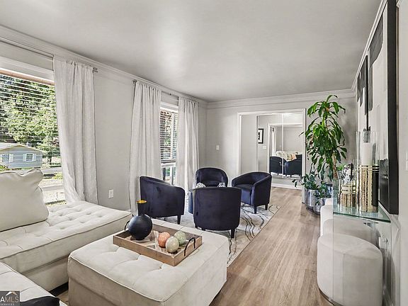 3rd image of 1870 Sandgate Cir
