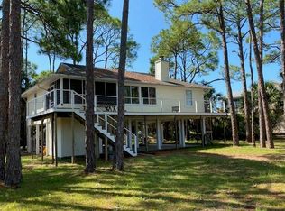 916 E Pine Ave, Eastpoint, FL 32328