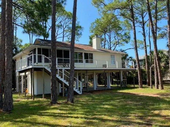 916 E Pine Ave, Eastpoint, FL 32328