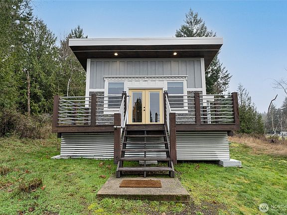 3rd image of 1005 Yew Boulevard NW