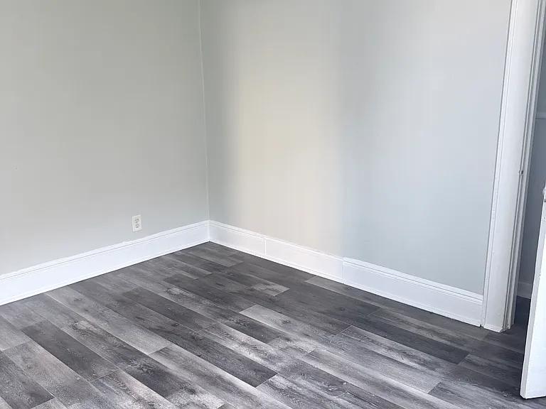 425-427 3rd Ave #B — Photo 26