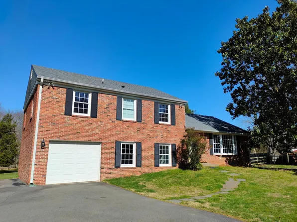 703 Kentland Dr, Great Falls, VA 22066