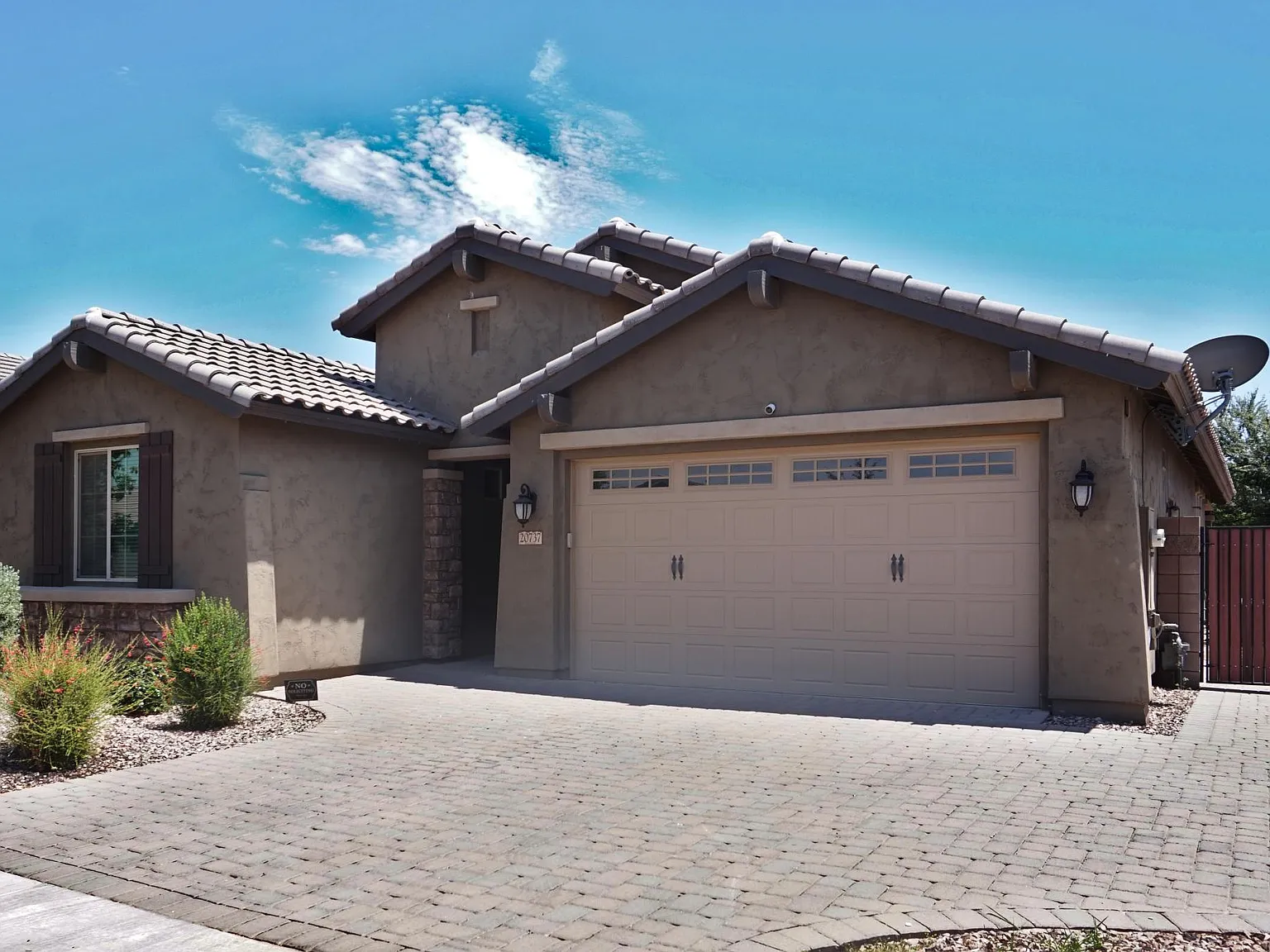 20737 E Canary Way — Photo 2