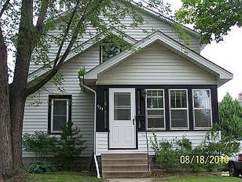 1st image of 903 Hyacinth Ave E