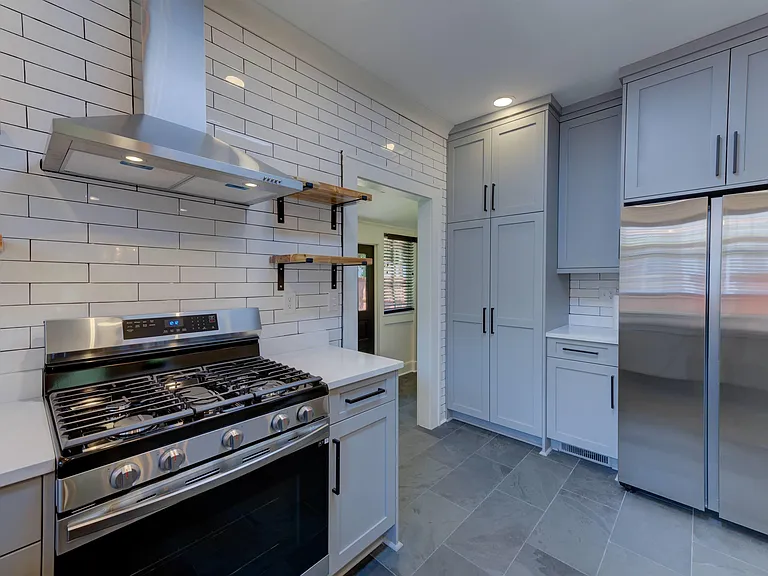 2405 Sumter St — Photo 15