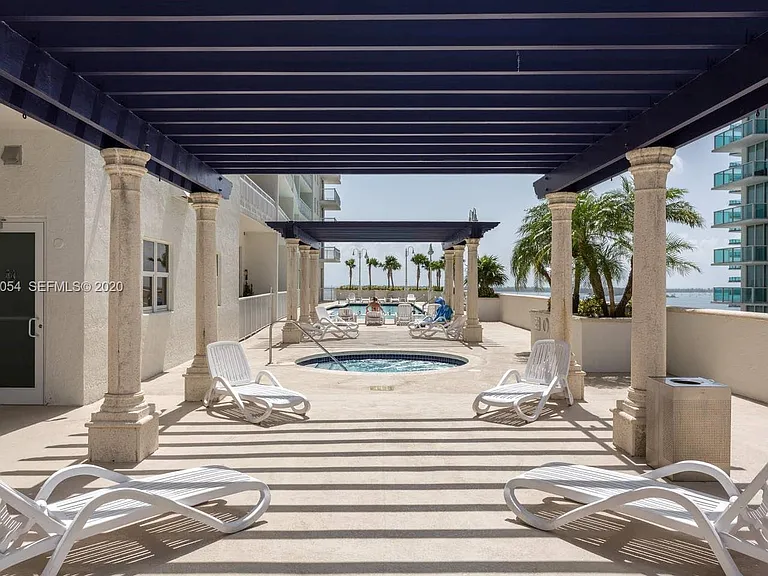 1200 Brickell Bay Dr #19 — Photo 9