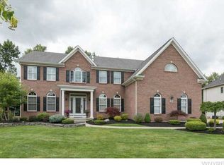 285 Via Foresta Ln, Williamsville, NY 14221