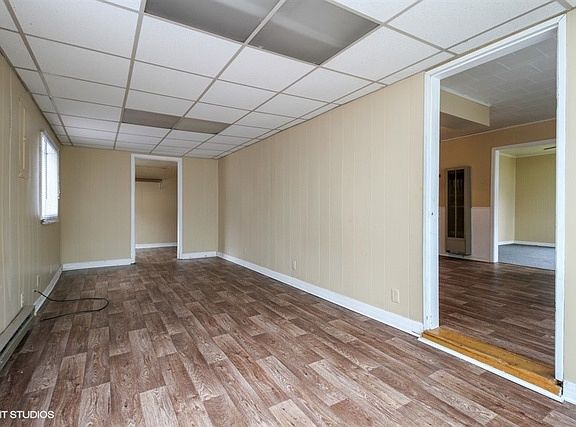 3rd image of 441 N Grand Ave