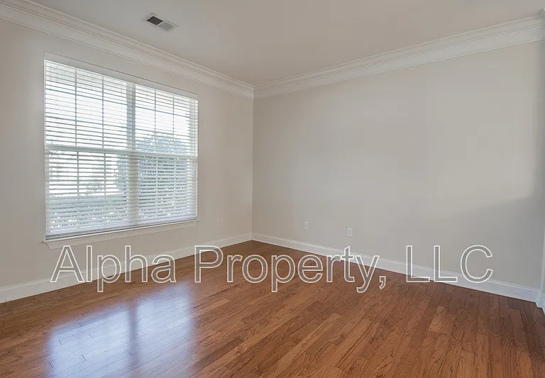 311 Cypresshill Ct — Photo 5