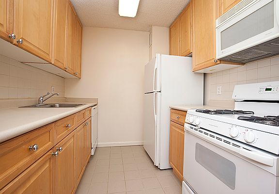 5th image of 50 Battery Pl APT 6a