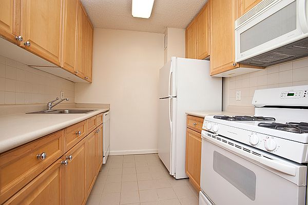 2nd image of 50 Battery Pl APT 7V