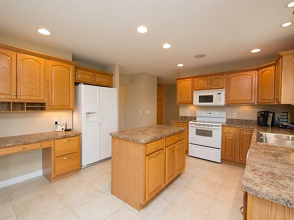 4th image of 504 Greystone Dr